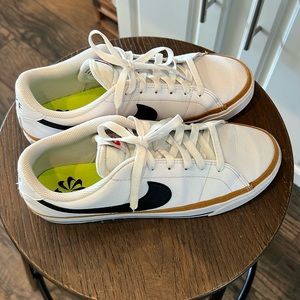 Women’s Nike Court Legacy